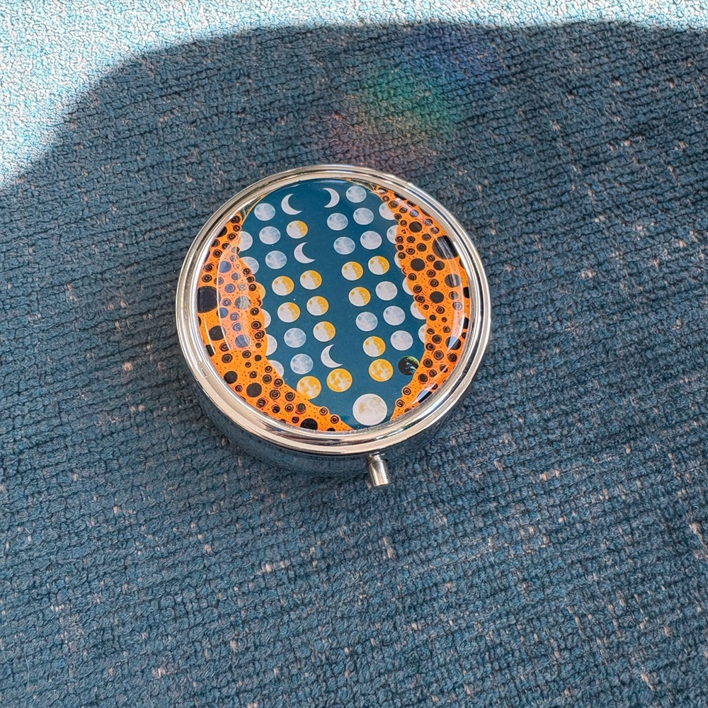Colorful Circular Mirrored Pill Holder